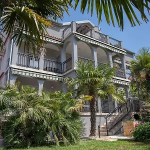 Dina Apartmán